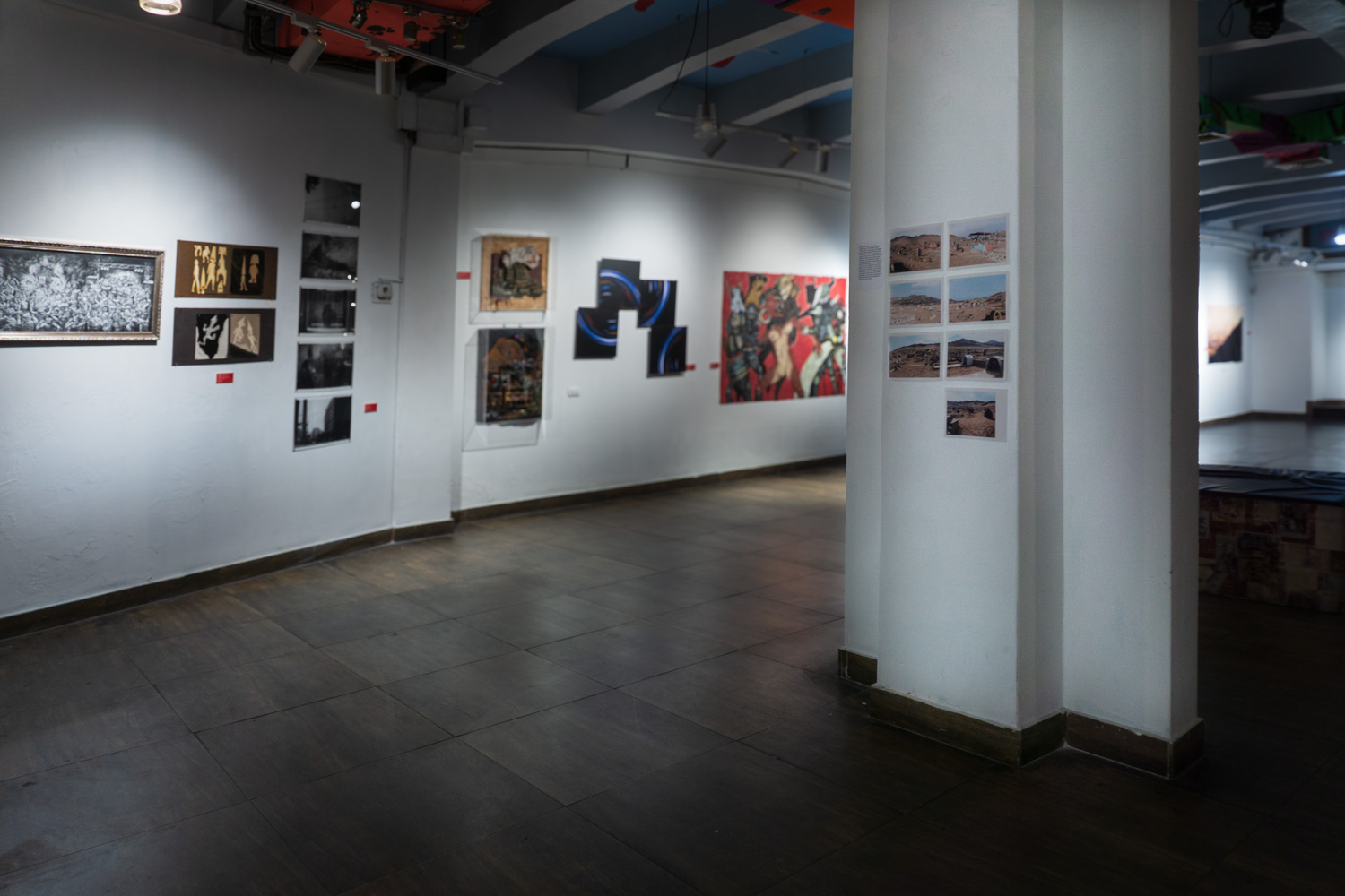 Registro fotográfico de la exposición Causa Migrante. Galería Martín Yepez, 2026, Lima, Perú.