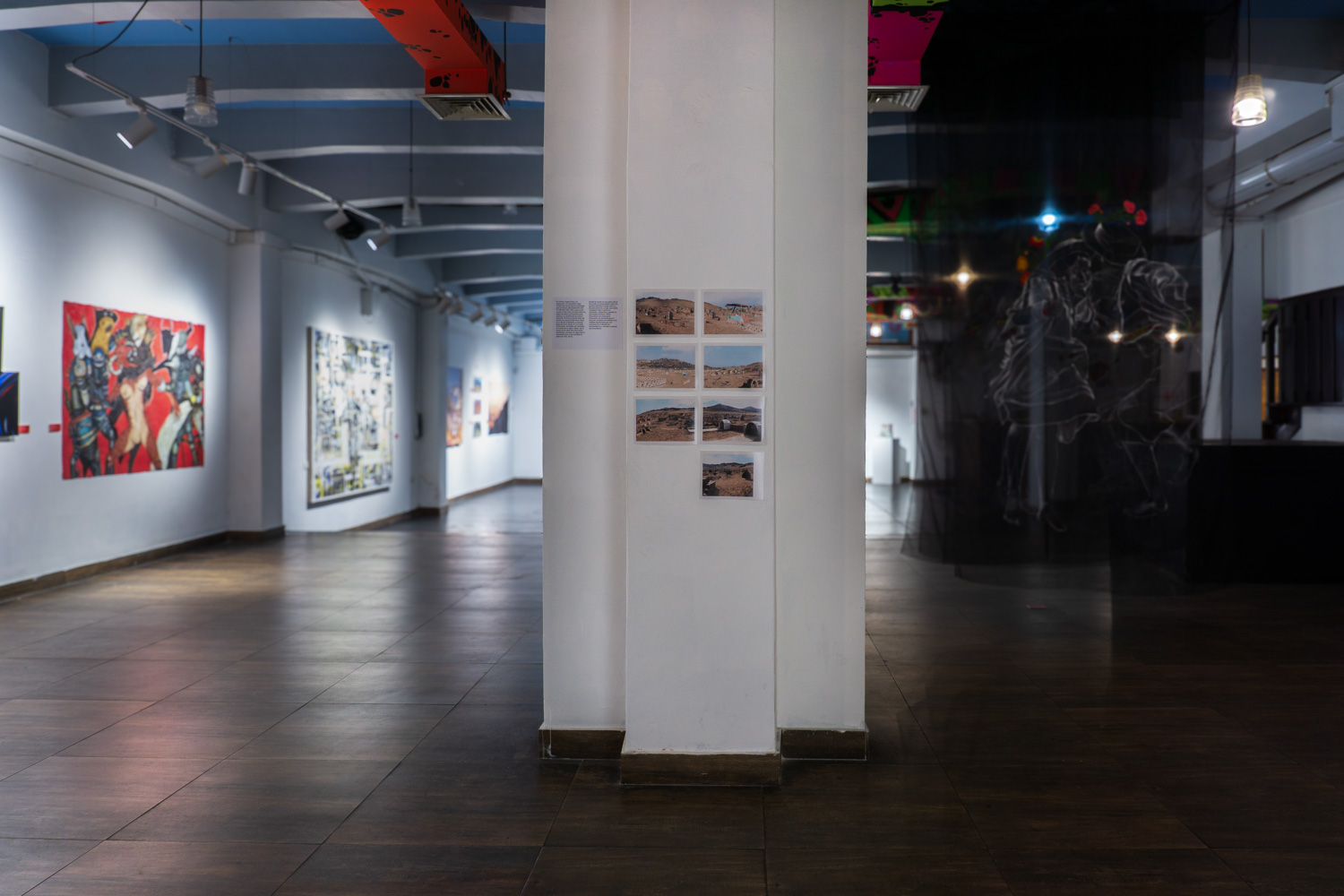 Registro fotográfico de la exposición Causa Migrante. Galería Martín Yepez, 2026, Lima, Perú.