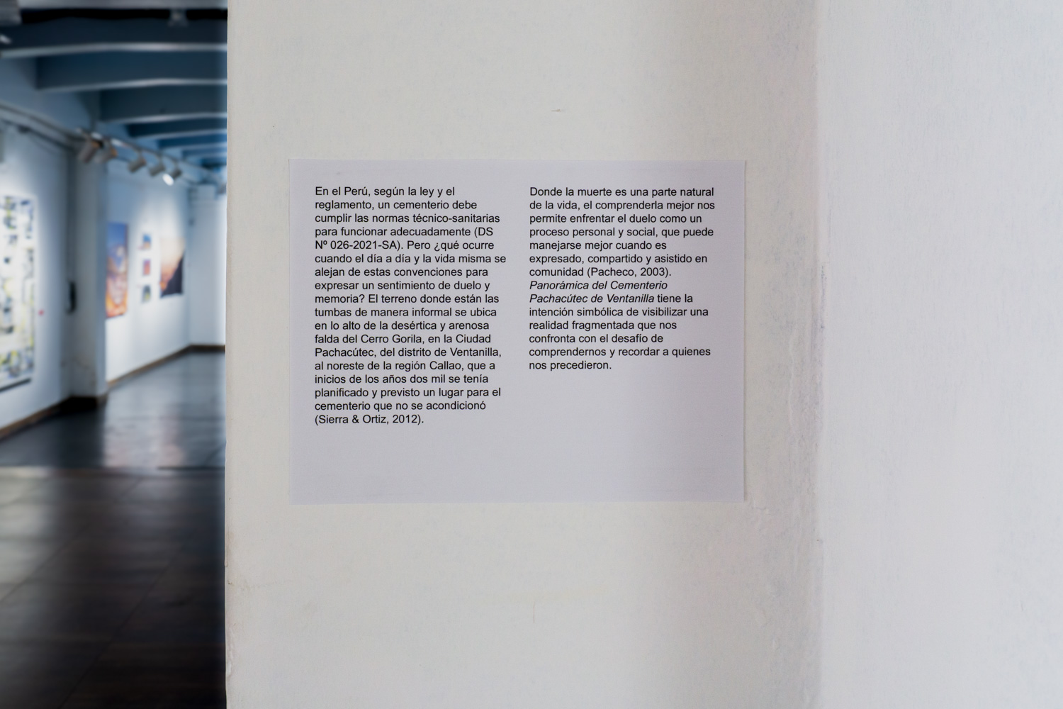 Registro fotográfico de la exposición Causa Migrante. Galería Martín Yepez, 2026, Lima, Perú.